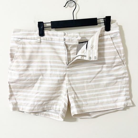 Tommy Hilfiger Beige White Textured Striped Shorts Size 8 - Picture 2 of 8